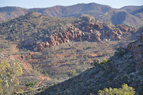 zooming in on mount gee from the split rock lookout