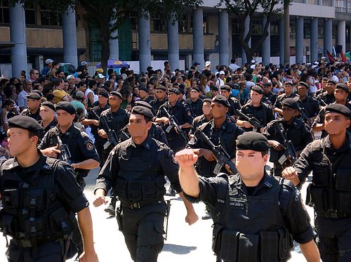 Bope - Batalhão de Operações Policiais Especiais - Tropa de Elite por _ ♪ Claudio no Carnaval Rio de Janeiro Carnival .