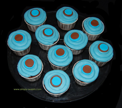 blue and brown polka dot cupcakes