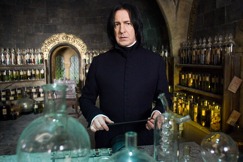 ALAN RICKMAN es Severus Snape