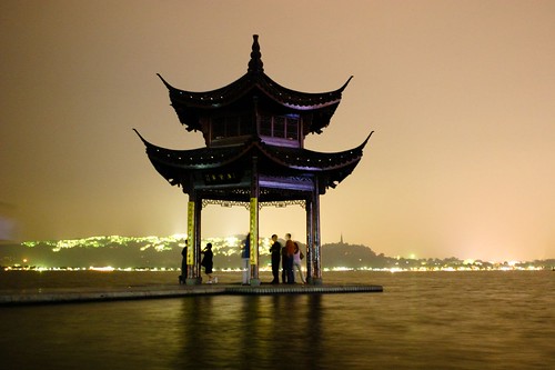 Hangzhou Lakeside Pagoda por m10pfg.