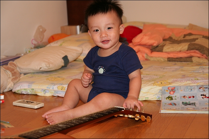 彥玩吉他02
