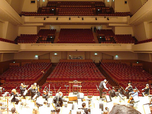 Warming up at the Salle Pleyel