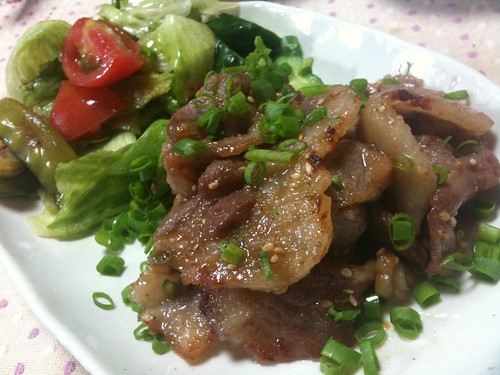 #jisui 豚ロースを味噌味焼豚にしたぜー。昼から贅沢だあ！安いけどな！