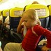 Bambina tedesca sull'aereo