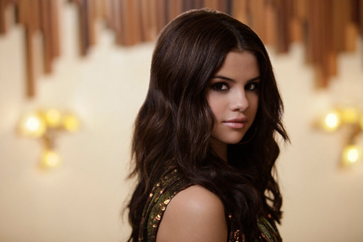 Selena-Gomez-Round-And-Round1