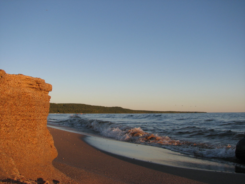 Sand cliffs of Pancake Bay