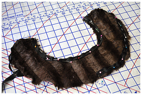 11.17.10 vintage flair: make a faux fur collar!