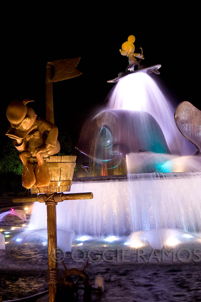 HK Disneyland - Fountain at Night