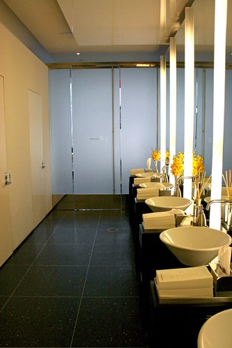 Nice bathroom....