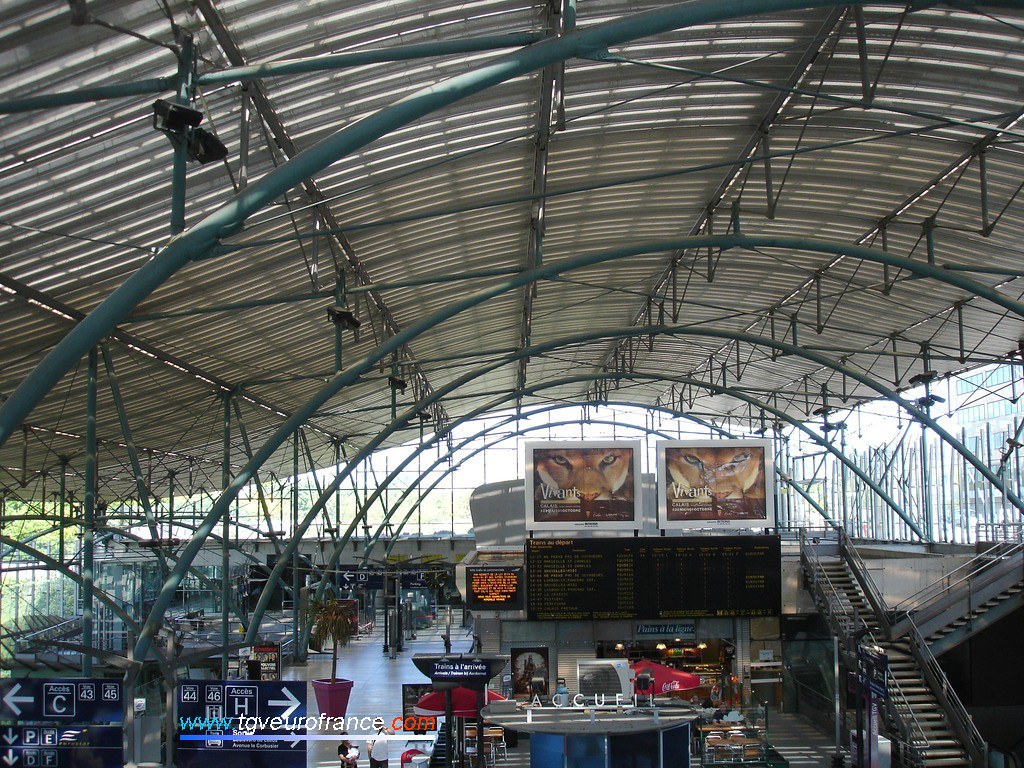 Vue intérieure du BV de la gare lilloise