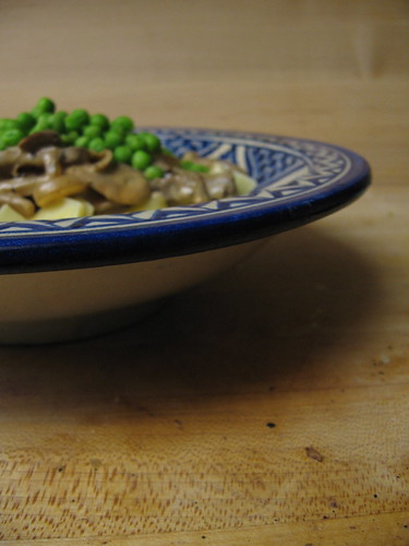 stroganoff with green peas