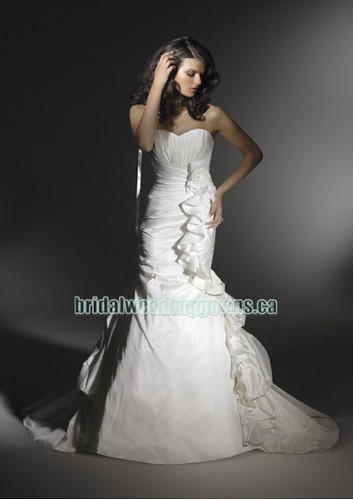 taffeta-strapless-sweetheart-neckline-with-mermaid-asymmetrical-rouched-skirt-with-pick-up-back-designs-2011-new-fashion-bridal-wedding-dress-wd38
