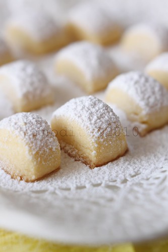 melting moments : shortbread cookies