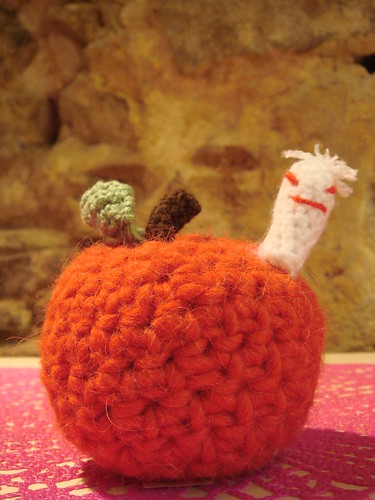 Crochet apple by Evalotta Helmerson