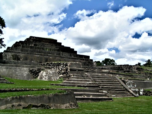 Ruinas de Tazumal El Salvador by Vero Nasser 