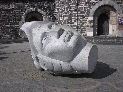 Giant head in Münster Platz