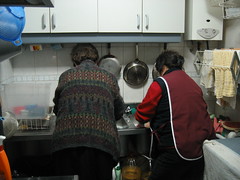 Margarita and Gloria washing dishes