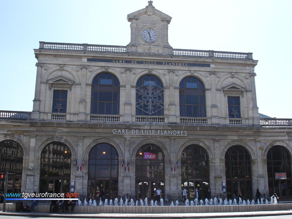 Vue de la façade extérieure de la gare de Lille Flandres