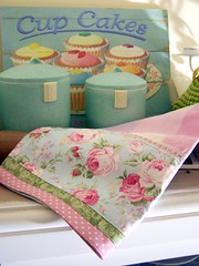 Cupcakes and a shabby chic tea towel