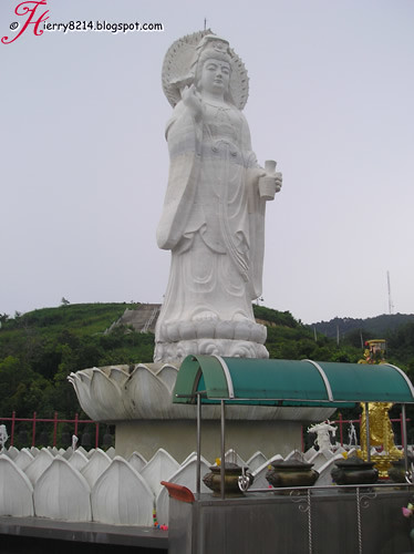 Kuan Im Statue