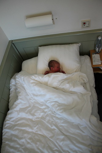 Liten bebis - stor säng