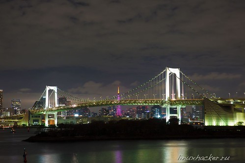 Rainbow Bridge and Tokyo Tower ©  verygreen