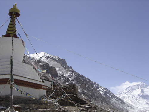 Rongbuck Monasterio y el Everest atras