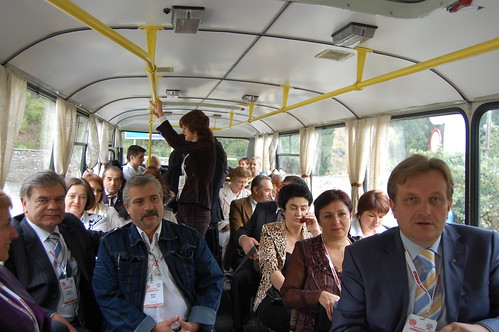 Раритет! Министр образования Украины и компания в обычном артековском автобусе!