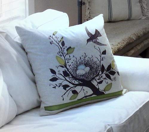 You hoooo! Pillows, Fabulous Pillows! <br>{An AWESOME GIVEAWAY!}