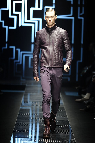 Philipp Bierbaum3086_FW10_Milan_Versace(VOGUE.com)
