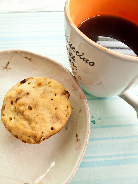 IMG_1206 Apple and raisin muffin + coffee