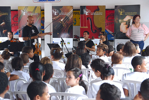 Concerto-aula encanta alunos da Escola Nilo Pereira