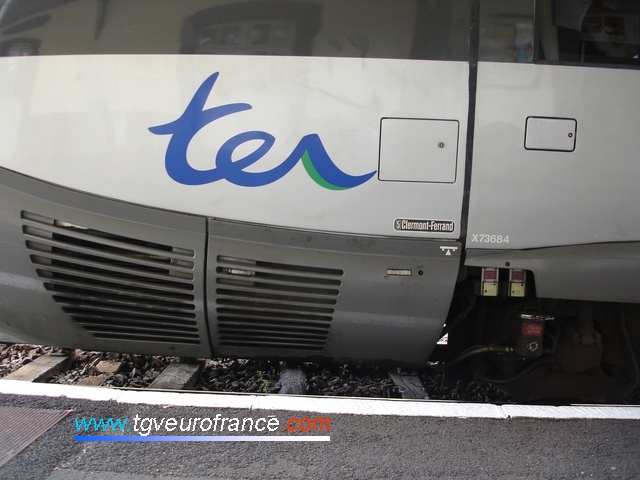 Détail du logo TER sur l'autorail X 73684 affecté au dépôt de Clermont-Ferrand