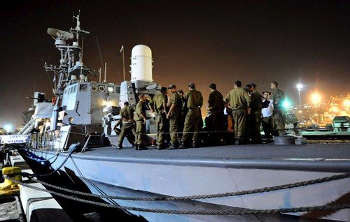 Marines israelíes se preparan para partir desde la base de Haifa hacia el Mar Mediterráneo con la misión de rastrear e interceptar la Flotilla de la Libertad