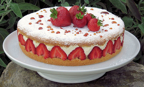 strawberry cream cake 1