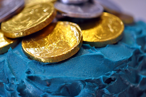 Blue cake with choc coins - detail
