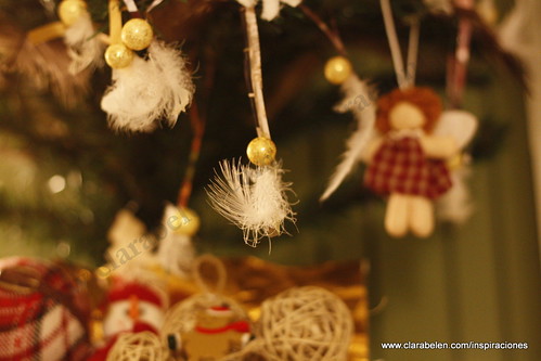Manualidades navideñas: como hacer adornos de árbol de navidad con plumas