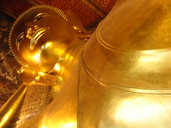 Buda gigante acostado