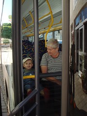 Kücki fahrt mit Omi Bus
