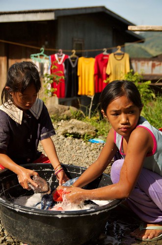 Banaue, Ifugao/Sagada, Bontoc laundry girls washing clothes  Buhay Pinoy Philippines Filipino Pilipino  people pictures photos life Philippinen      