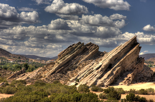 Wikipedia:Vasquez Rocks Natural Area Park is a 905 acre (3 km²) northern Los