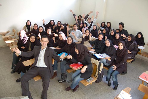 En clase, alegres, en la Universidad de Teherán