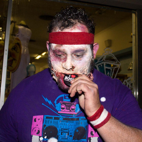 Zombie Eats a KNTR Button