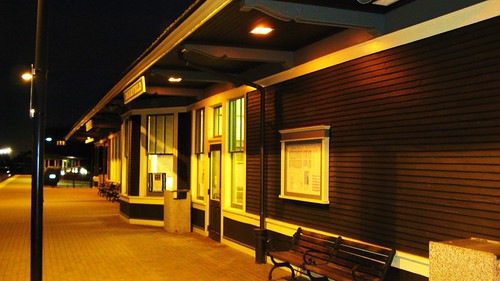The Deerfield Illinois Metra commuter rail station. Tuesday night, October 19th, 2010. by Eddie from Chicago