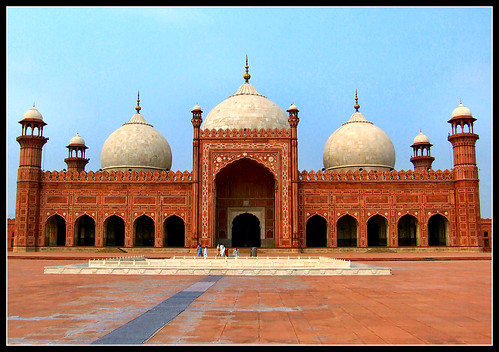 Pakistan: Badshahi Masjid by Sir Cam.