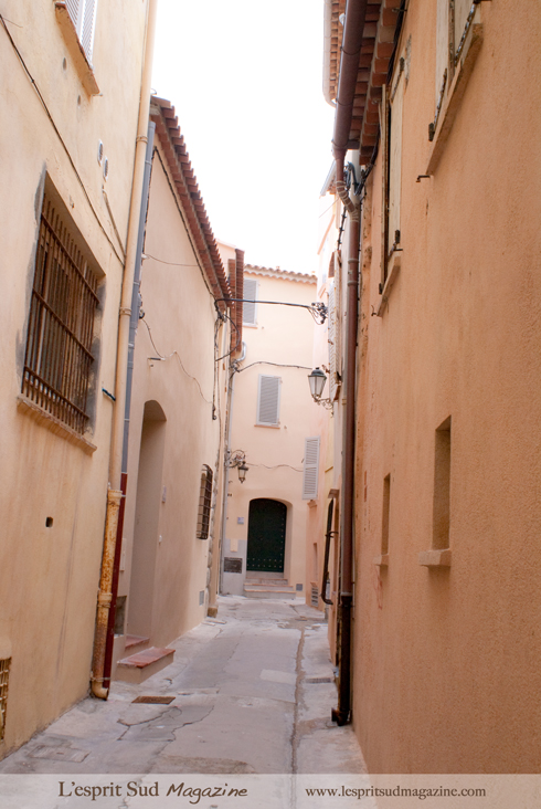 Saint Tropez - Narrow streets in the old town