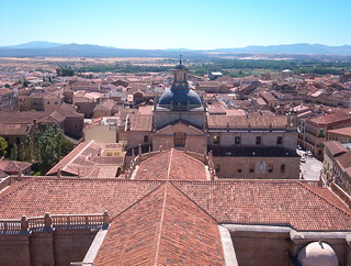 Vista del crucero de la catedral y Capilla de Cerralbo