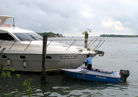 Yacht and powerboat,Taj Malabar,Kochi Kerala 260807