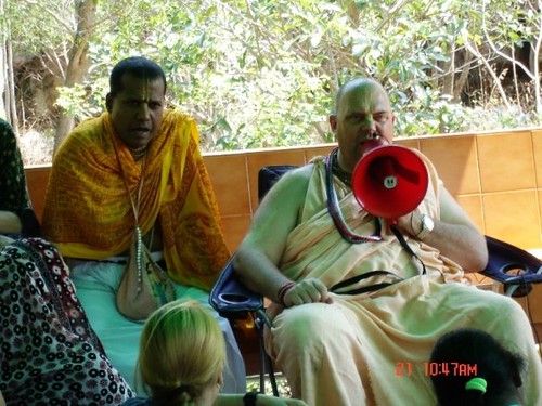 H H Jayapataka Swami in Tirupati 2006 - 0011 por ISKCON desire  tree.